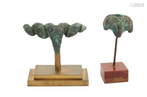 226-一批两件公羊吊坠青铜器，有绿色结皮的铜锈。高加索和东部，公元...