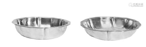 285-Boin-Taburet一对银质的Godronnée形式的碗高度：6厘米直径：26...