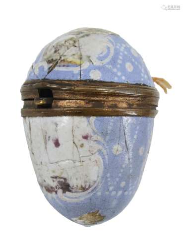 402-多色珐琅彩铜蛋，隐藏着一个鸡皮表机芯19世纪初(磨损、事故和部...