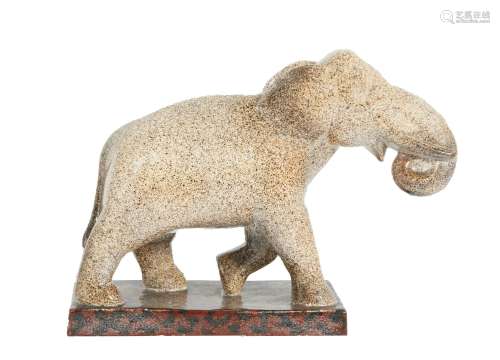 421-Pierre BLANC (1902-1906)步行的大象珐琅彩陶器雕塑，在露台上...