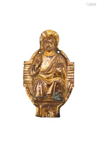 445-鎏金铜质十字架，上面有回纹装饰，可能是在一个风格化的背景上...