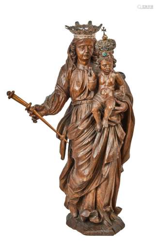 446-圣母与孩子的祝福，雕刻在橡木上。17世纪银色的冠冕(对处女的拇...