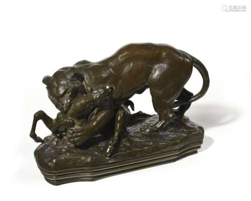 Antoine Louis BARYE (1795-1875) 老虎和羚羊 青铜雕塑，有褐绿色...
