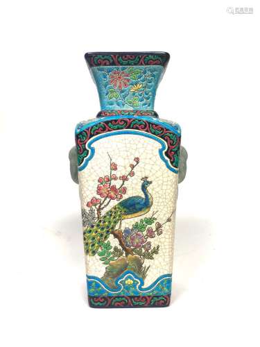 LONGWY 裂纹陶器柱形花瓶，多色珐琅彩饰孔雀和雉鸡的花框。手柄上有...