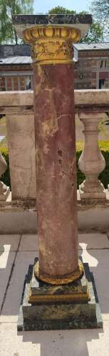 柱子由红色和海绿色大理石组成，有一个镀金铜的科林斯式大写。19世...