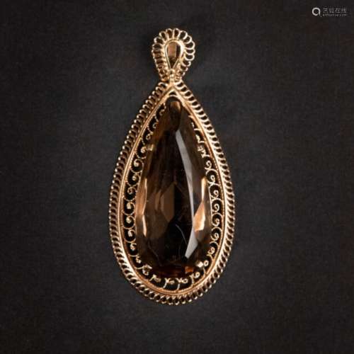 Important pendentif goutte, quartz fumé, monture or 14k fili...