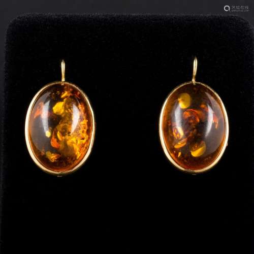 Paire de pendants d'oreilles, ambre en cabochon, monture orP...