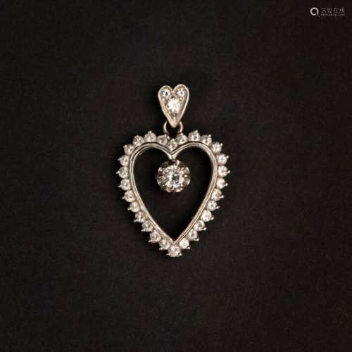 Pendentif coeur diamants taille brillant central 0.25 carat ...