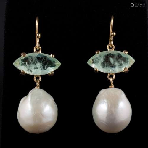 Paire de pendants d'oreilles , perles baroque, pierres verte...