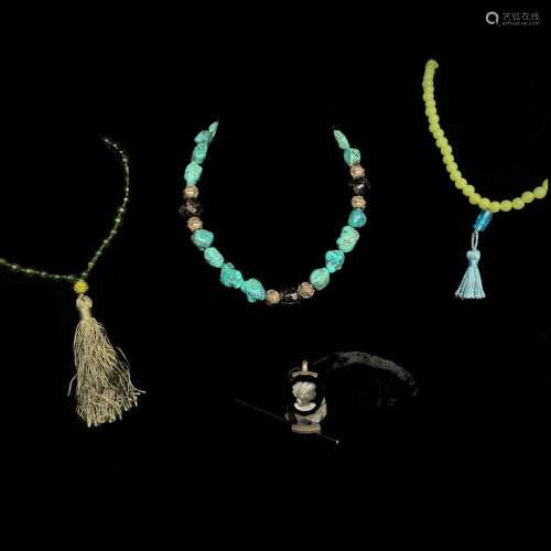 Quatre colliers pierres décoratives, argent et  turquoises b...