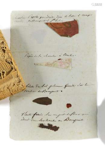 SOUVENIRS DE SAINTE-HELENE 一套五件纪念品呈现在一张纸上，上面...