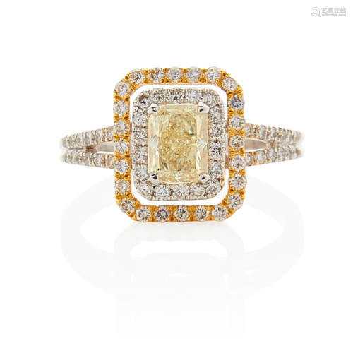 18K WHITE GOLD, YELLOW DIAMOND AND DIAMOND RING