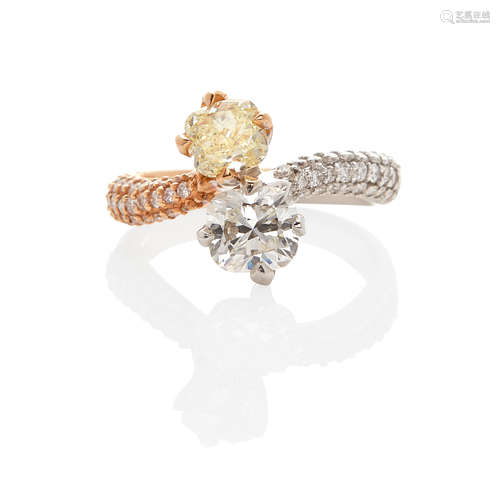 YELLOW DIAMOND AND DIAMOND 'TOI ET MOI' RING