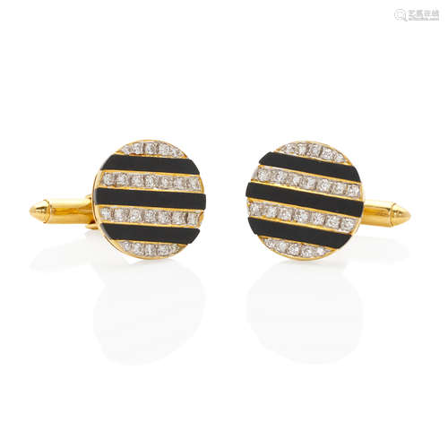 18K GOLD, ONYX AND DIAMOND CUFFLINKS