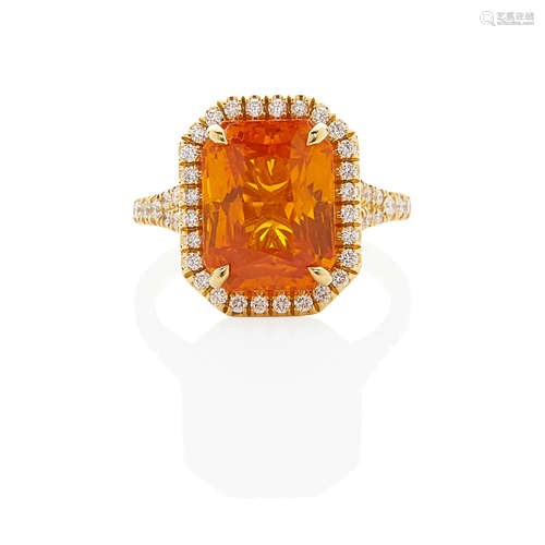 18K GOLD, ORANGE SAPPHIRE AND DIAMOND RING