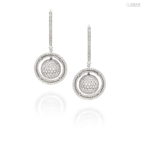 PAIR OF 18K WHITE GOLD AND DIAMOND PENDANT EARRINGS