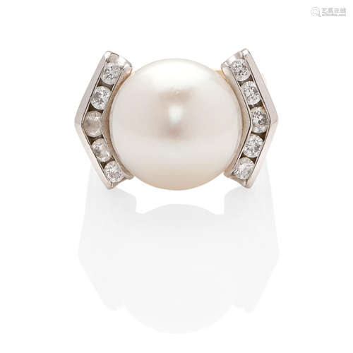 18K BI-COLOR GOLD, CULTURED PEARL AND DIAMOND RING