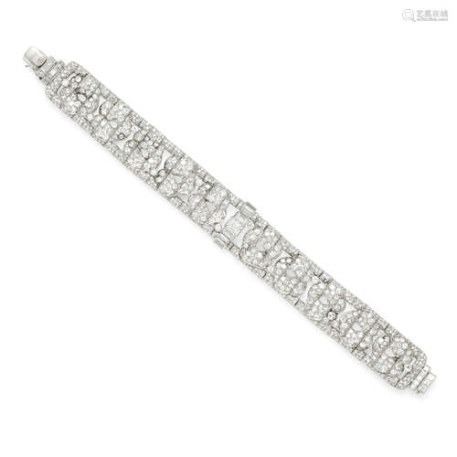 PLATINUM AND DIAMOND BRACELET, CIRCA 1930