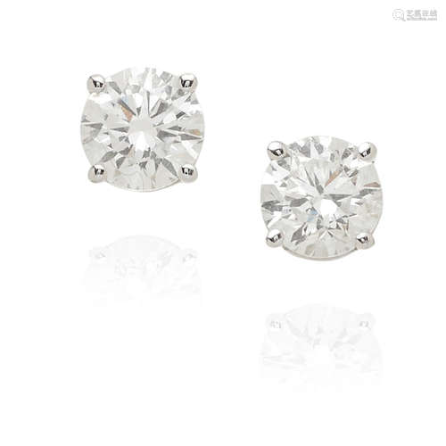 PAIR OF 18K WHITE GOLD AND DIAMOND STUD EARRINGS