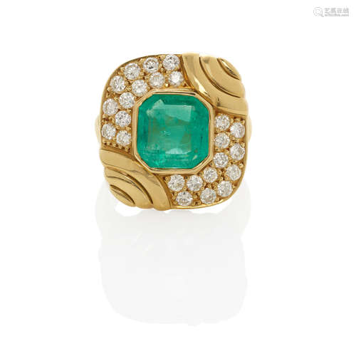 18K GOLD, EMERALD AND DIAMOND RING