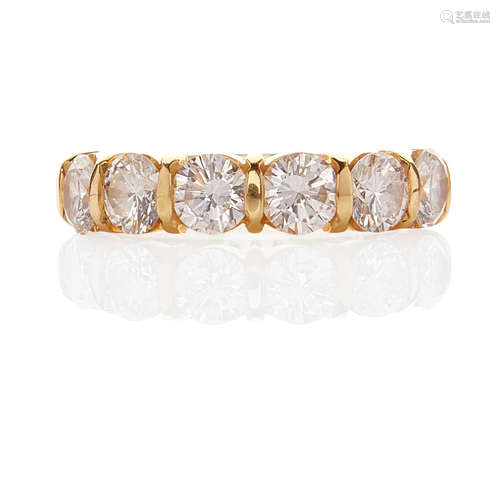 18K GOLD AND DIAMOND RING