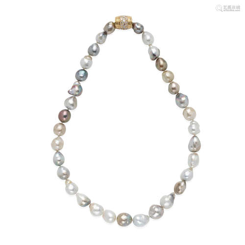 KLEE: 18K GOLD, CULTURED PEARL AND DIAMOND NECKLACE