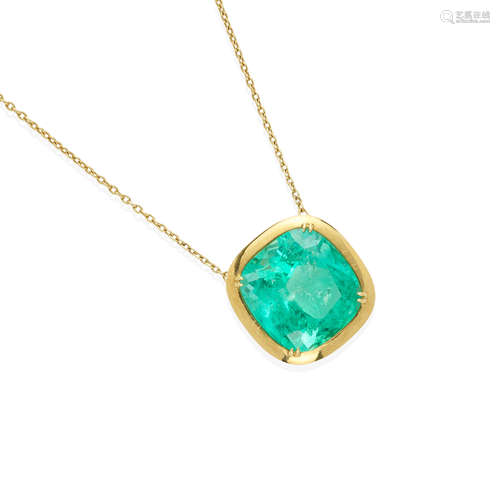 18K GOLD AND EMERALD PENDANT NECKLACE