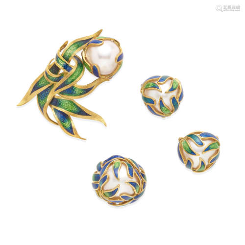 CELLINO: 18K GOLD, MABÉ PEARL AND ENAMEL JEWELRY