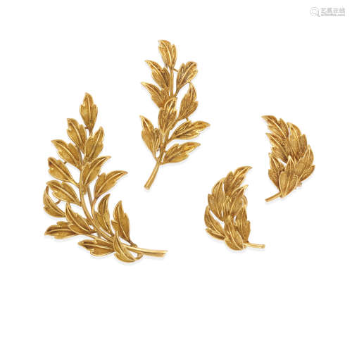 TIFFANY & CO.: PAIR OF 18K GOLD BROOCHES AND A PAIR OF EARCL...