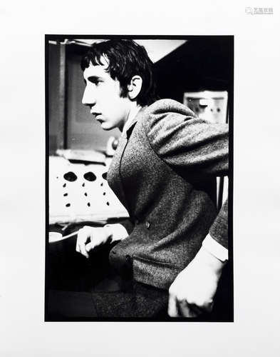 Iain MacMillan (British, 1938-2006): Pete Townshend of The W...