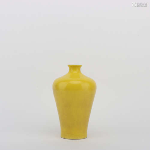 黃釉梅瓶