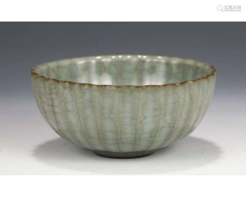 A Ge-Type Lobed Bowl