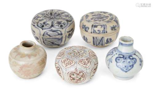 Five pieces of Chinese and Annamese porcelain, 15th/16th cen...