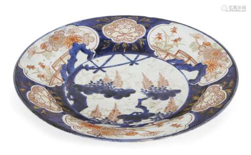A Japanese Arita Imari porcelain charger, 17th century, deco...