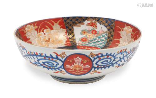A Japanese Imari bowl, 19th century, decorated with motifs o...
