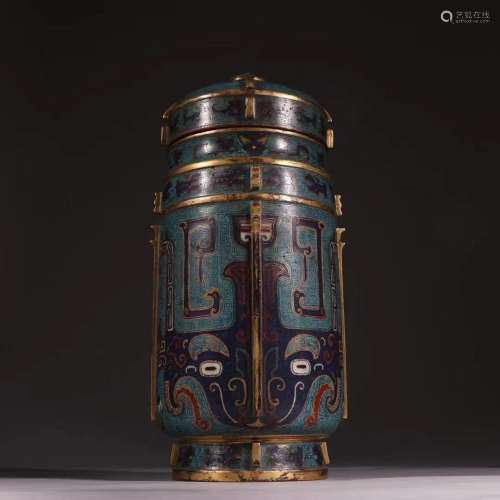 清 宫廷风格 铜胎景泰蓝掐金丝兽纹带盖樽。