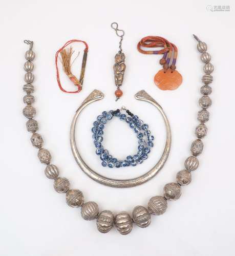 A collection of Asian and Indian jewellery, to include: a wh...