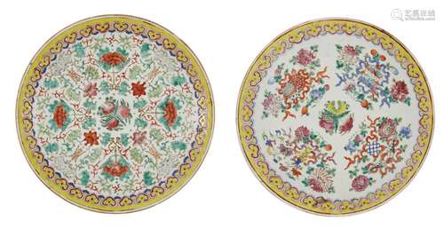 Two similar Chinese porcelain 'sanduo' chargers, 19th centur...