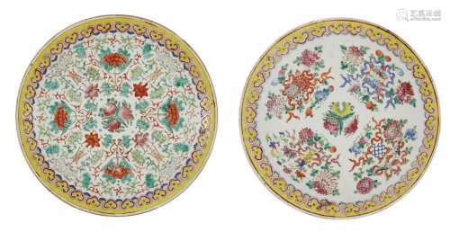 Two similar Chinese porcelain 'sanduo' chargers, 19th centur...