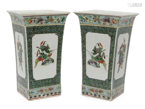 A pair of Chinese porcelain 'Wu Shuang Pu' vases, 19th centu...