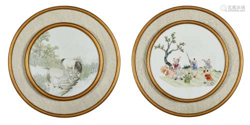 A pair of Chinese porcelain circular plaques, Republic perio...