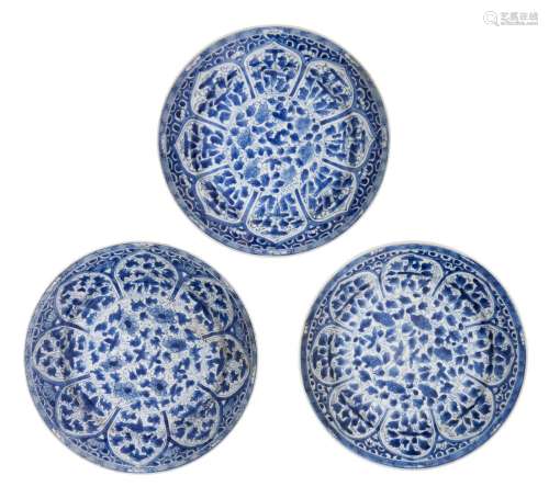 Three Chinese porcelain dishes, Kangxi period, painted in un...