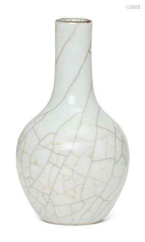 A Chinese porcelain Ge-type small bottle vase, late Qing dyn...
