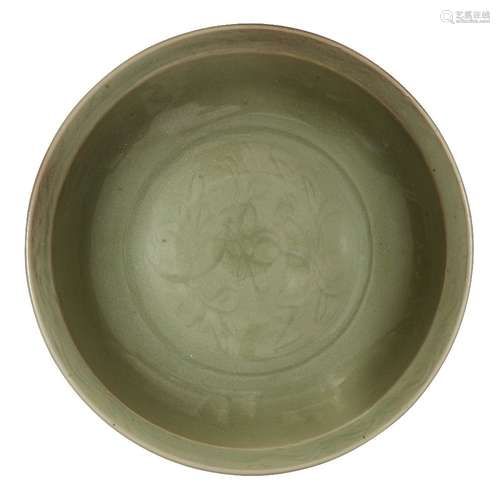 A large Chinese Longquan stoneware celadon charger, Ming dyn...