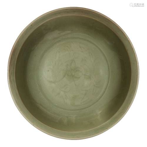 A large Chinese Longquan stoneware celadon charger, Ming dyn...