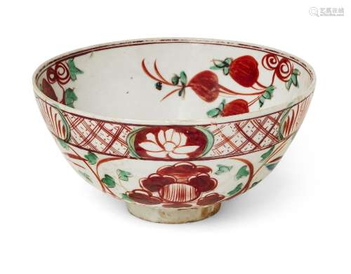 A Chinese Zhangzhou ware bowl, Ming dynasty, painted in red,...