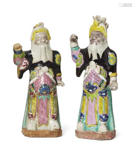 A pair of Chinese export porcelain figures, Qianlong period,...