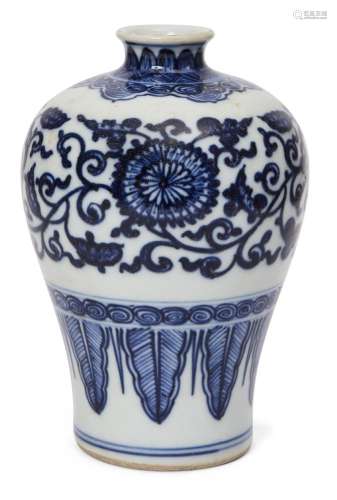 A Chinese Kangxi-style blue and white porcelain vase, decora...