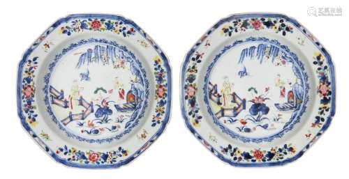 A pair of Chinese octagonal porcelain dishes, Qianlong perio...