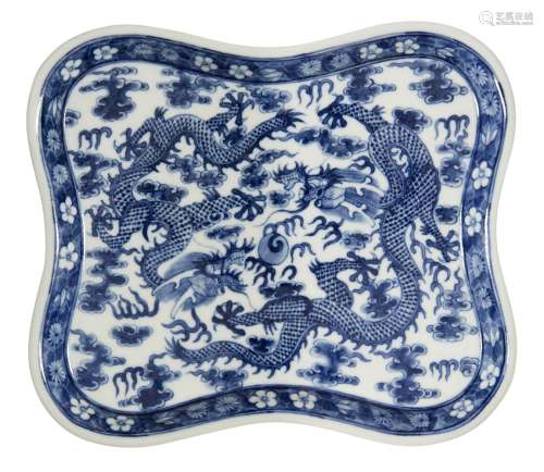 A Chinese porcelain shaped rectangular tray, 20th century, p...